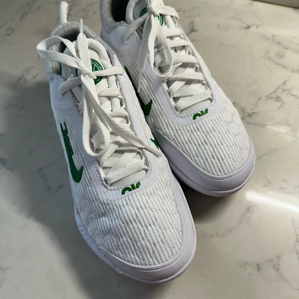 Nike White and Green Athletic Shoes with Cushioned Sole